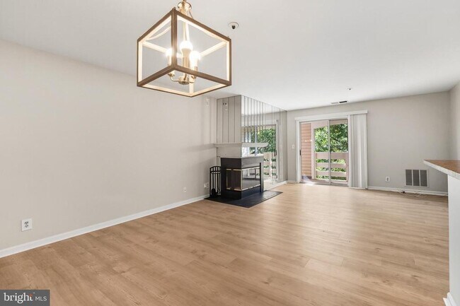 Building Photo - 240 S Reynolds St