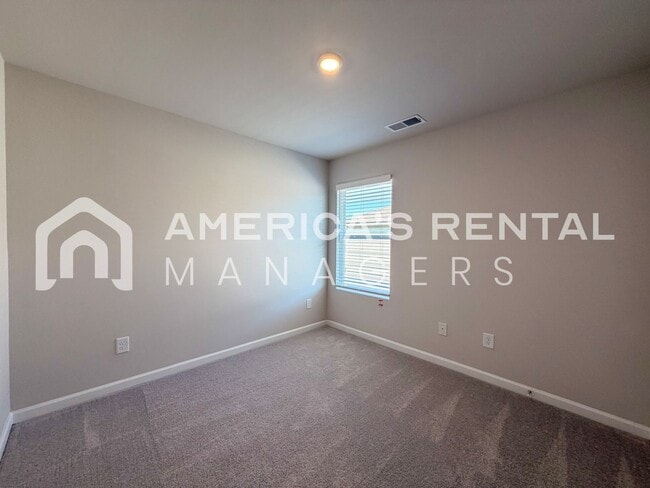 Building Photo - Spacious Two Story Home with Loft!