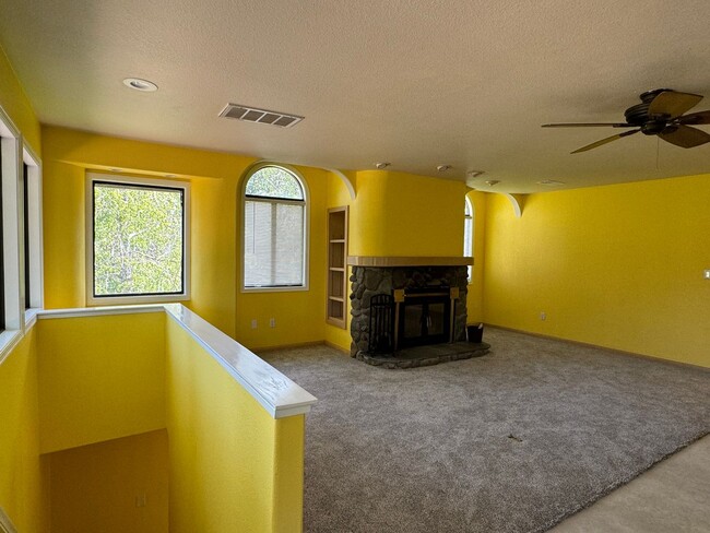 Building Photo - Scenic North Auburn Living – 1 bedroom 2-S...