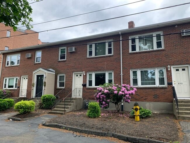 Primary Photo - 52 Edge Hill Rd
