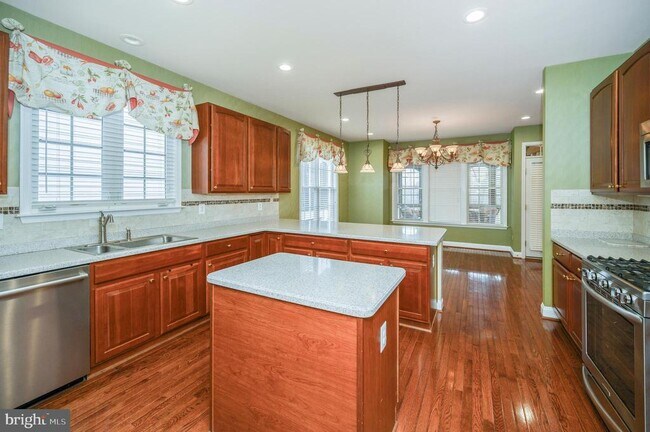 Building Photo - 13784 Charismatic Way