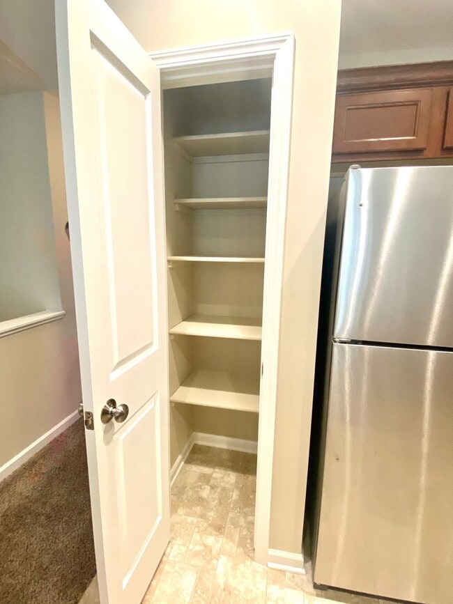Building Photo - Newly Built 4 Bedroom and 3 Bathroom Duple...