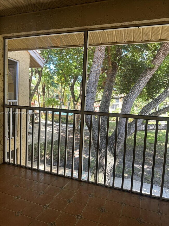 Building Photo - 906 Coral Club Dr
