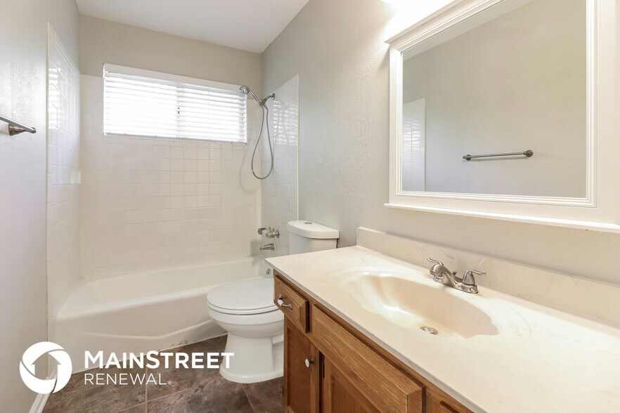 Building Photo - 522 Valle Dr