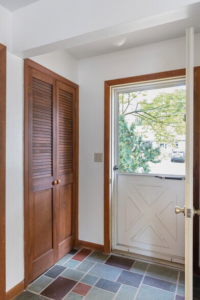 Building Photo - 250 Grey Birch Dr