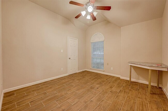 Building Photo - 722 Silver Creek Cir