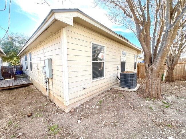 Building Photo - **APPLICATION RECEIVED** AVAILABLE! Spacious 3-Bedroom Home in a Secure Gated Community!