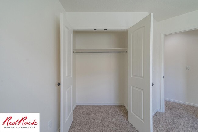 Building Photo - Charming 3 Bedroom Townhome with INTERNET INCLUDED & Dog-Friendly!