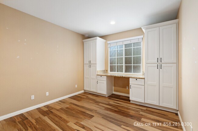 Building Photo - 1177 Parkview Dr