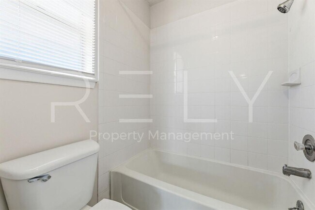 Building Photo - 409 Greenlawn Blvd