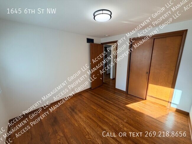 Building Photo - 1645 6th St NW