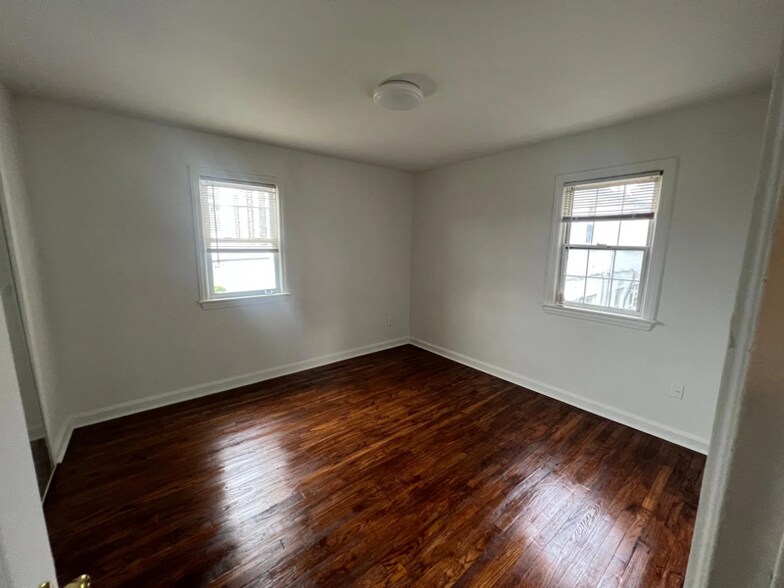 Building Photo - 2553 Colebrooke Dr