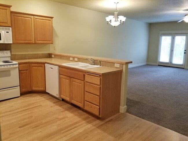 Building Photo - Great Southeast Boise Location!