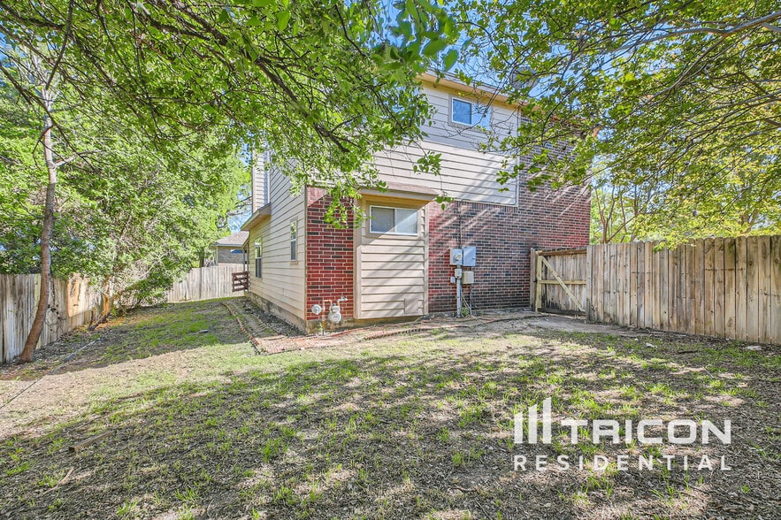 Building Photo - 12430 Canyon Ct