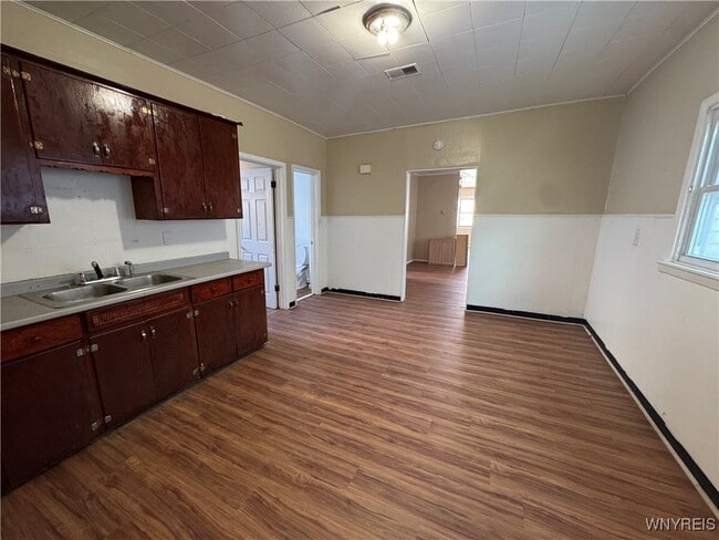 Building Photo - 540 Willett St