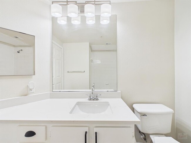 Building Photo - 2320 Gracy Farms Ln