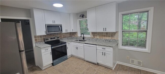 Building Photo - 2035 Northland Dr NW