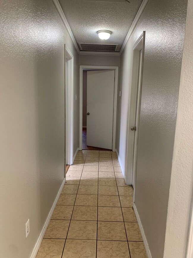 Building Photo - 4427 Las Haciendas Dr