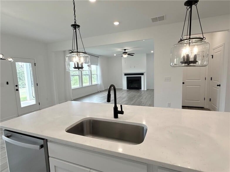 Building Photo - 207 Foxhill Dr