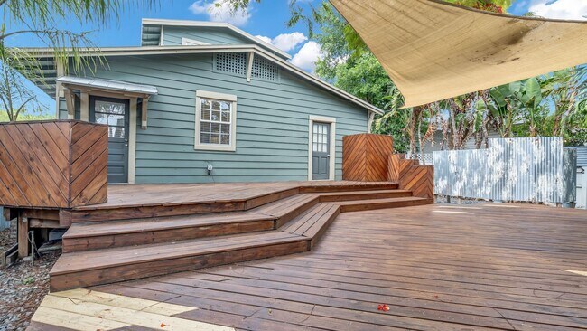 Building Photo - Charming 2BR/2BA with Bonus Room South Tam...