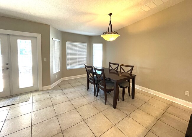 Building Photo - 11 Riviera Estates Ct