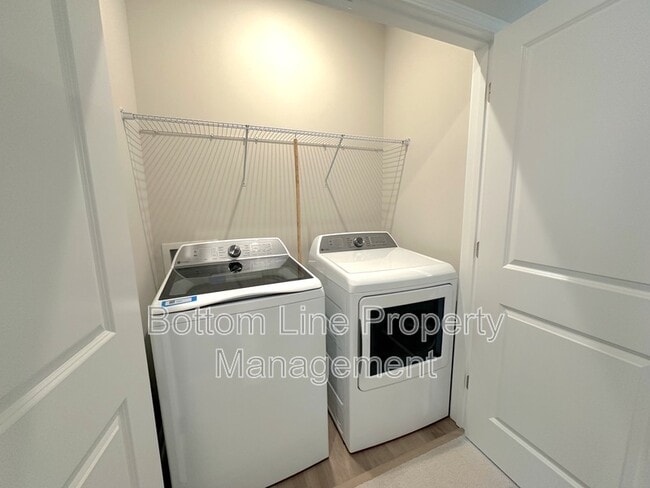 Building Photo - 3037 Hutton Gdns Ln