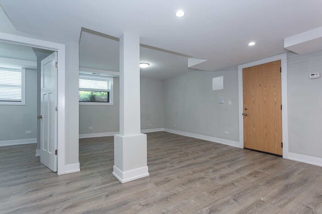 Building Photo - 912 Crain St