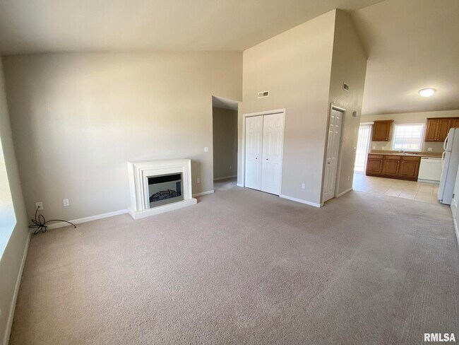 Building Photo - 1154 Kern Rd