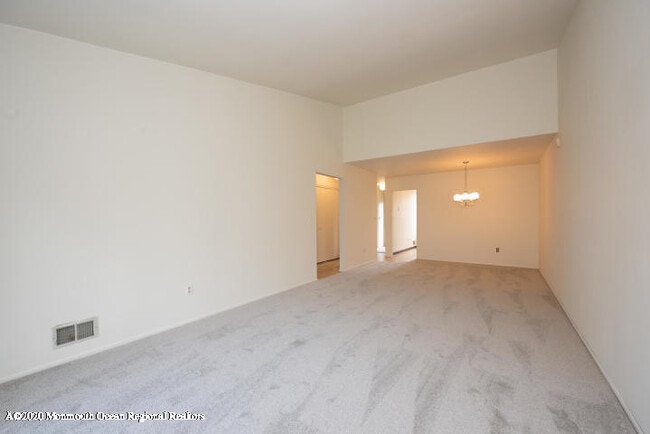 Building Photo - 23 Iris Ct