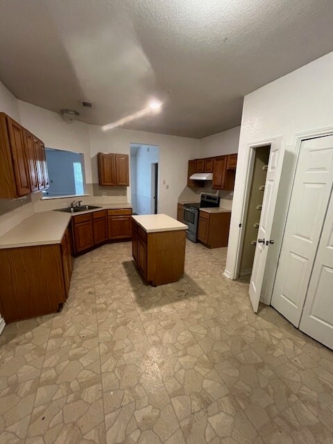 Building Photo - 5111 Warwicke Dr