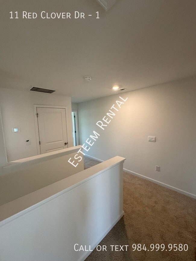 Building Photo - 11 Red Clover Dr