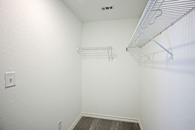 Building Photo - 946 Bluegrass Pt