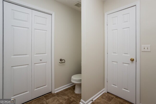 Building Photo - 3905 Saddlecreek Dr