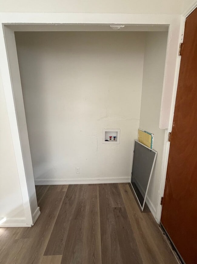 Building Photo - W Bevery Terrace