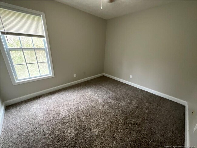 Building Photo - 301 Sanford Ct