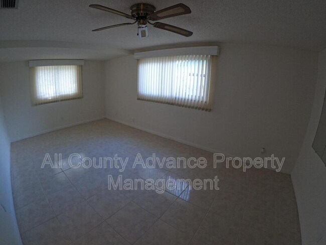 Building Photo - 311 Shore Dr E