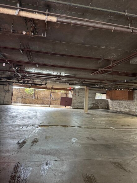 Gated garage - TANDEM - 11077 Palms Blvd