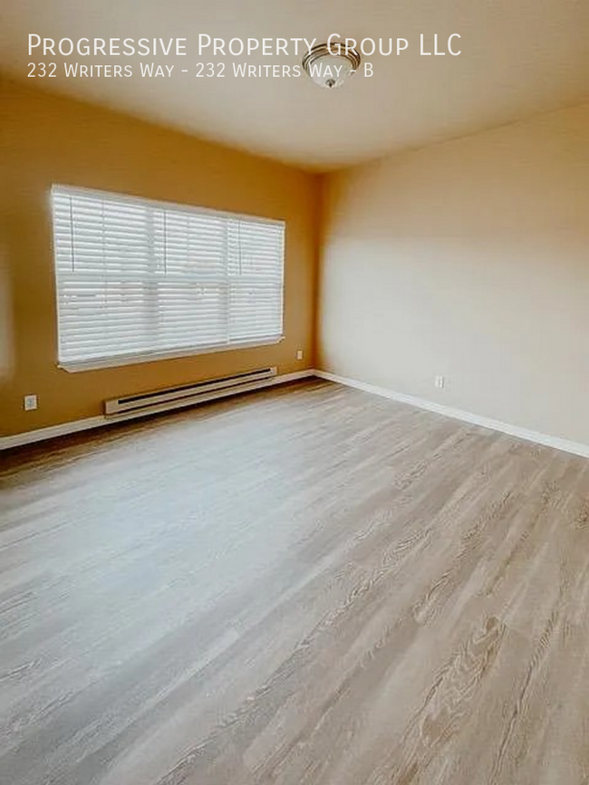 Building Photo - 1-Bedroom Townhome in Downtown Colorado Sp...