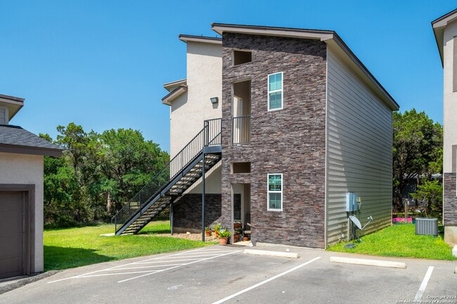 Building Photo - 3067 View Ridge Dr