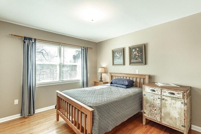 Building Photo - Amazing 3 Bed/1.5 Bath Home in the Rolling...