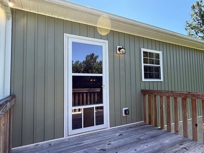 Building Photo - Fully Furnished 3 Bedroom, 2 Bath Home wit...