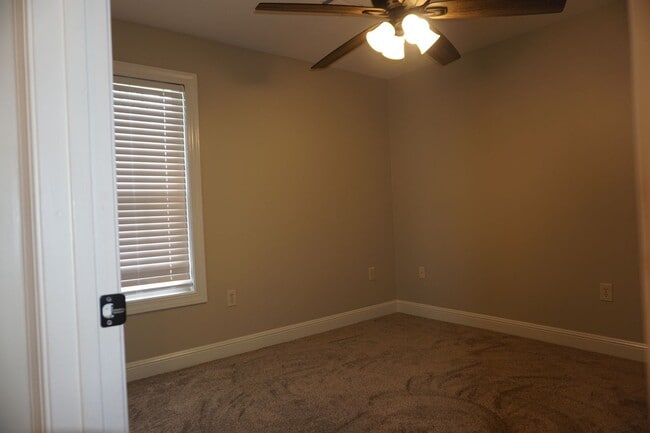 Building Photo - 4 Bed 2 Bath two car garage  Home