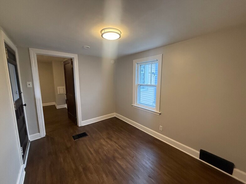 Building Photo - 34 Sunset St