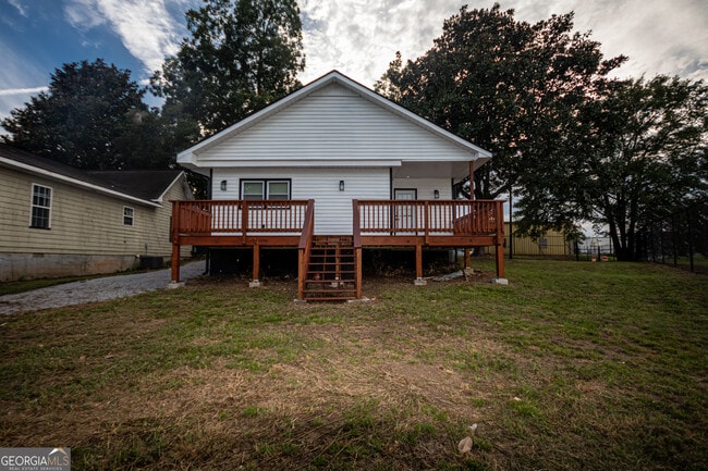 Building Photo - 330 Macon Ave