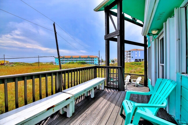 Building Photo - 9 La Playa