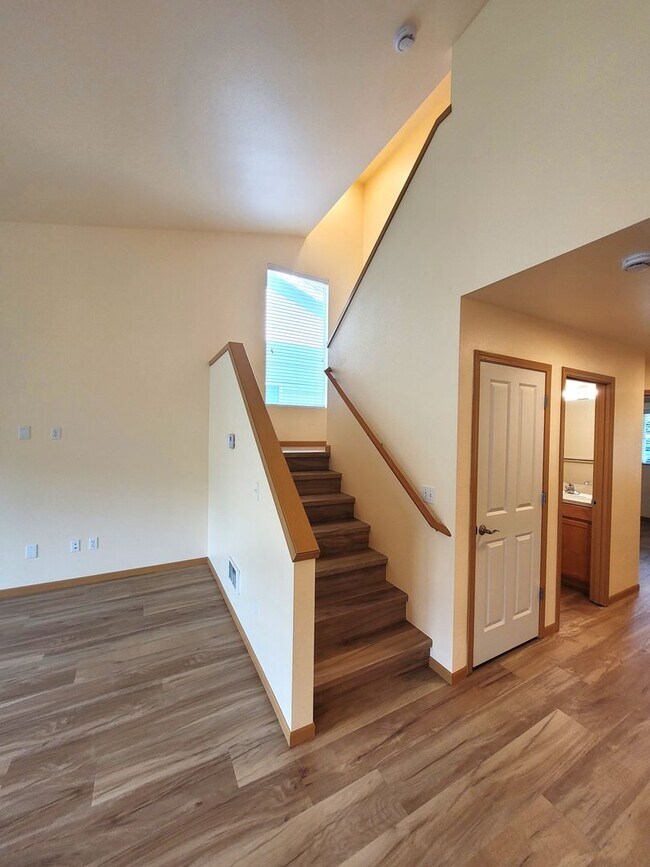 Building Photo - 410 Holland Ave