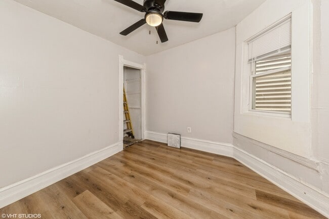 Building Photo - 6330 S Ellis Ave