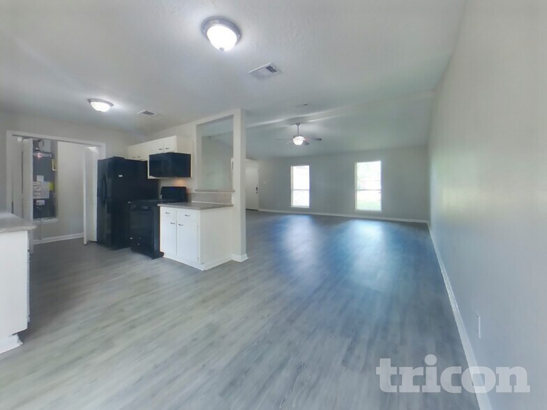 Building Photo - 22023 Singing Spurs Dr