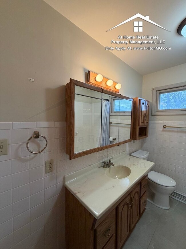 Building Photo - 1803 N School Blvd