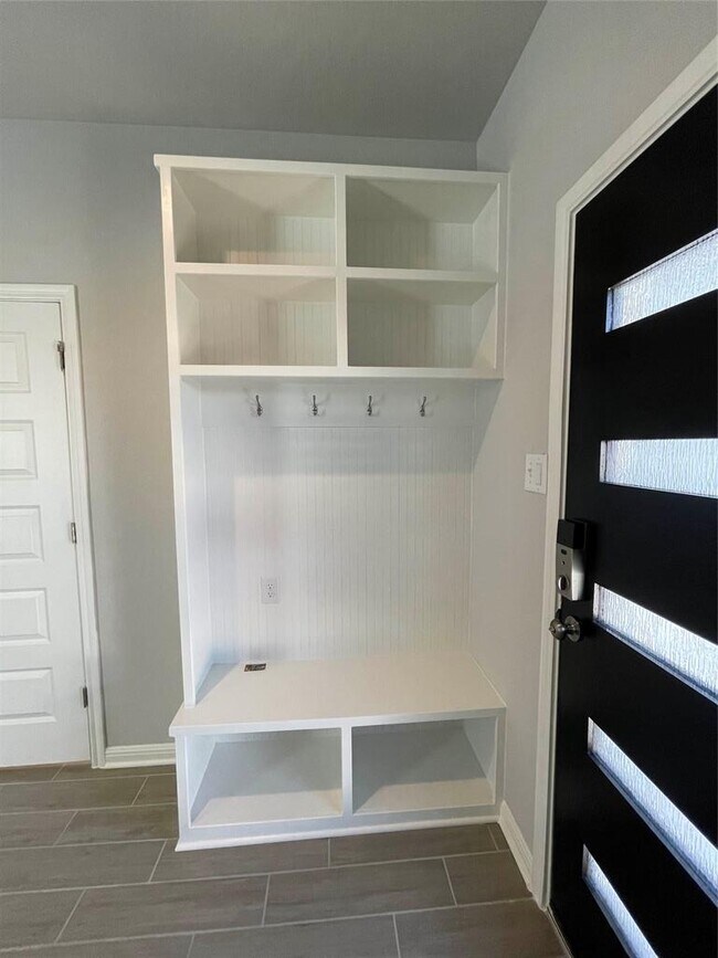 Building Photo - 125 Unforgiven Ln